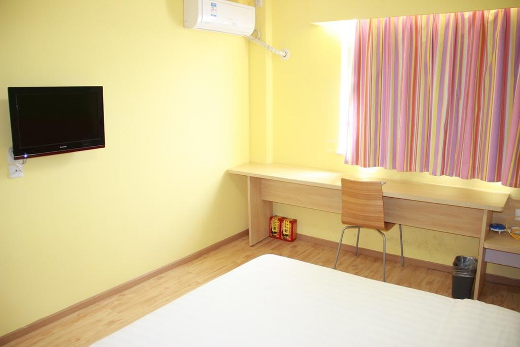 7Days Premium Chongqing Hongqihegou Hotel ภายนอก รูปภาพ